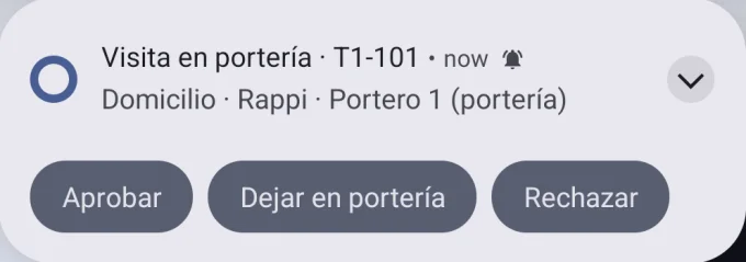 Notificación de Colobi en el celular con los botones Aprobar, Dejar en portería y Rechazar